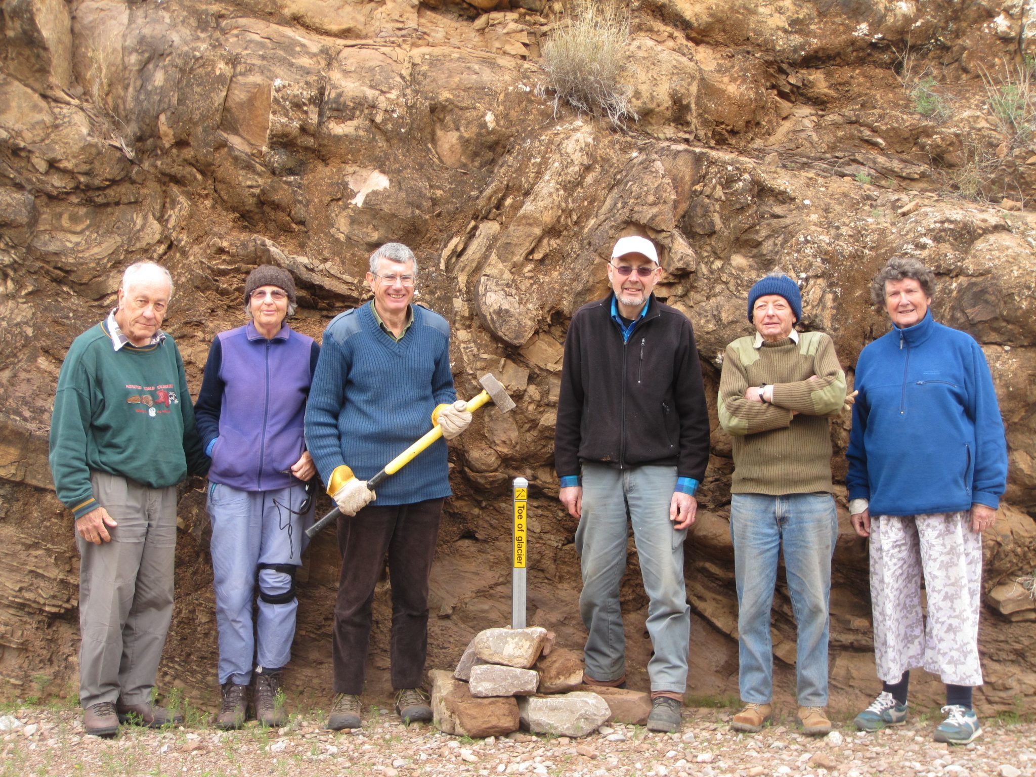 Volunteers maintaining Flinders Ranges Trail